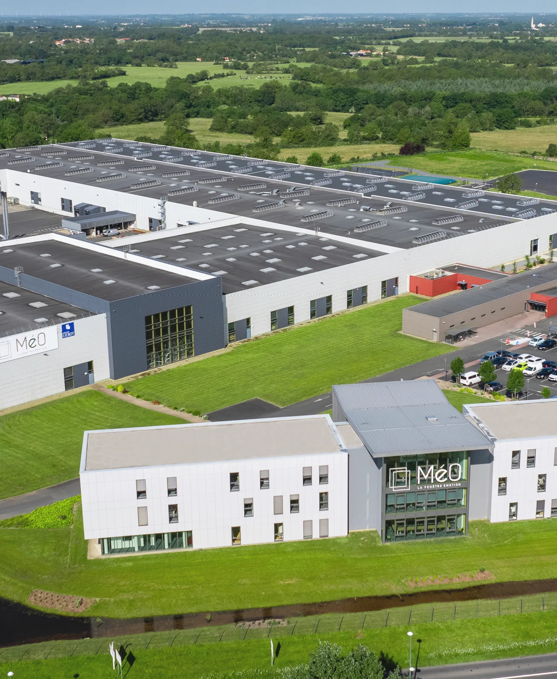 Le 1er fabricant français de menuiseries bois-aluminium
